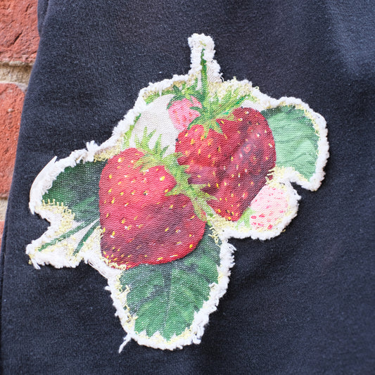 fruit patch sweat shorts - black strawberry M