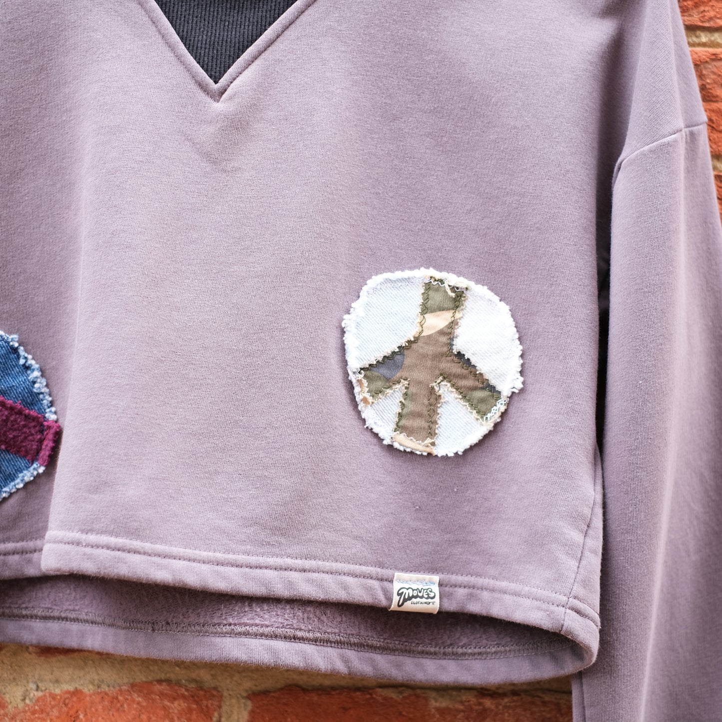 peace sign patches cropped hoodie - taupe M