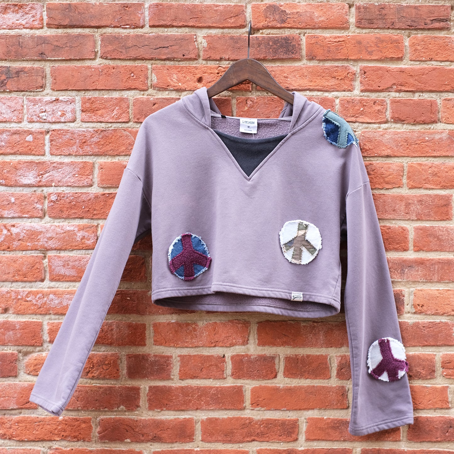 peace sign patches cropped hoodie - taupe M