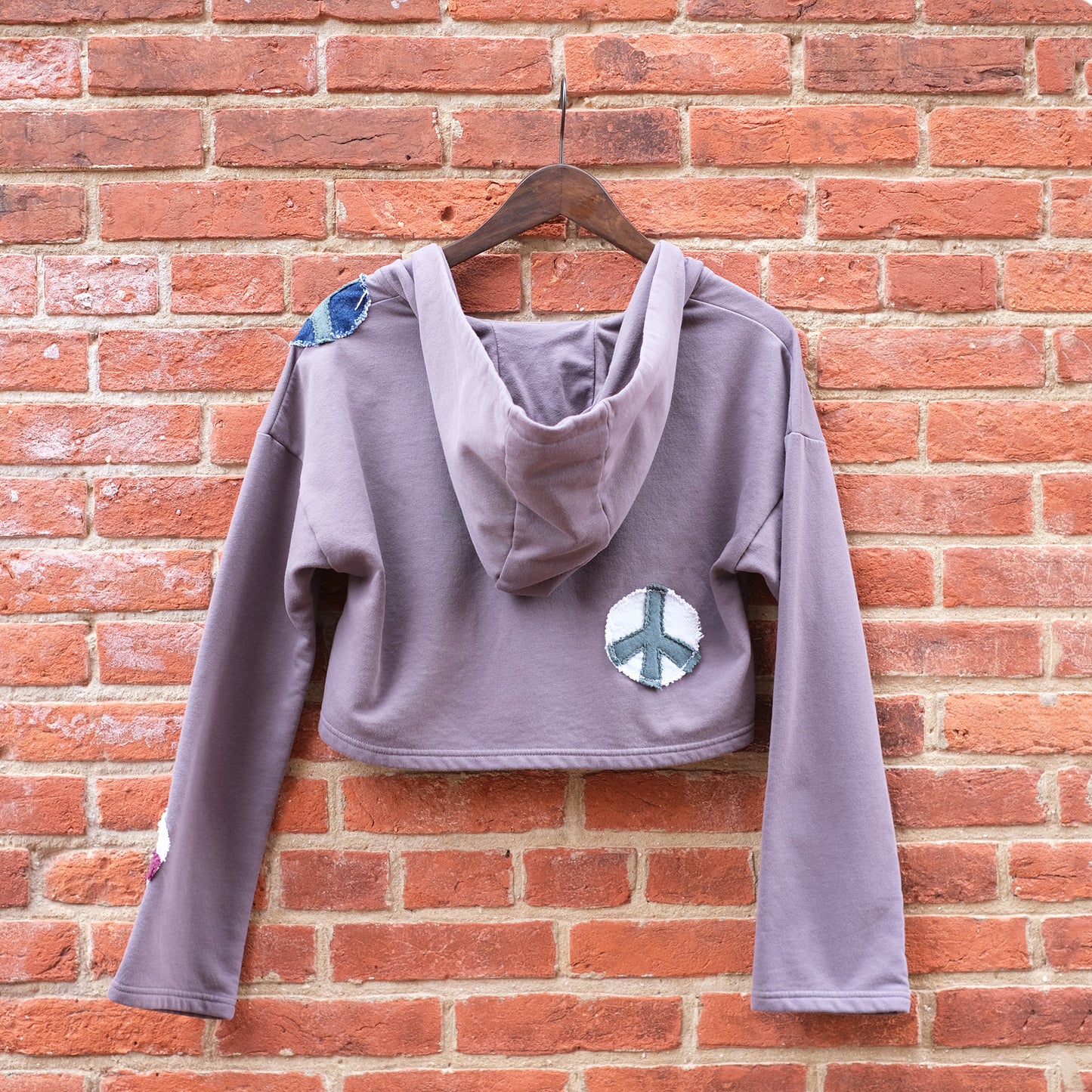peace sign patches cropped hoodie - taupe M