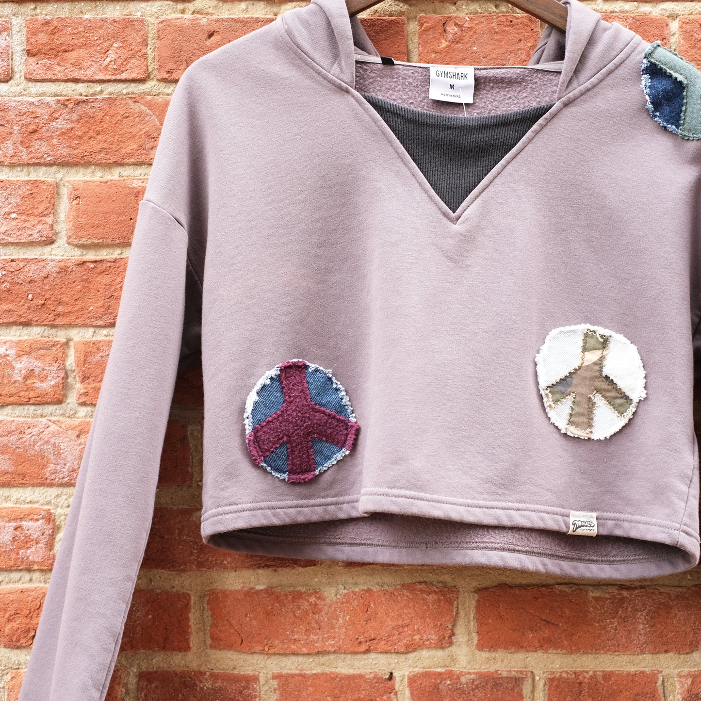 peace sign patches cropped hoodie - taupe M