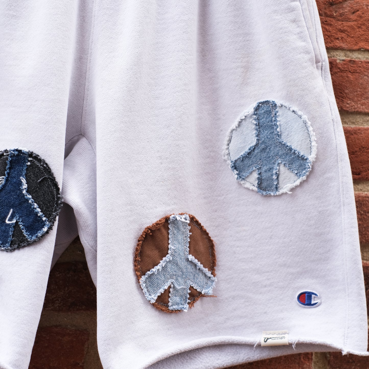 peace sign patch sweat shorts - white M